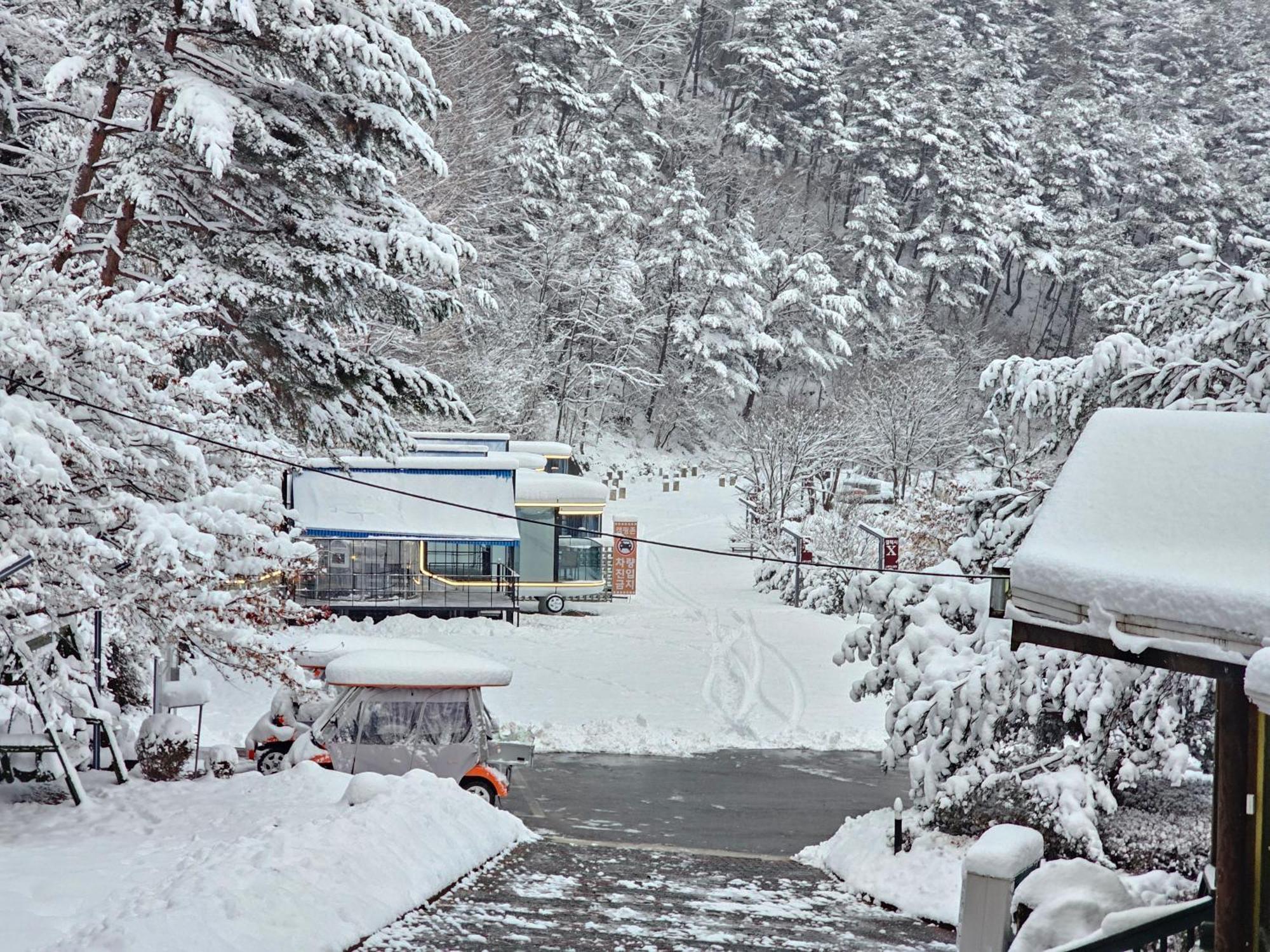 Galaxy X Hotel Type Caravan Glamping & Pension Pyeongchang Exterior foto